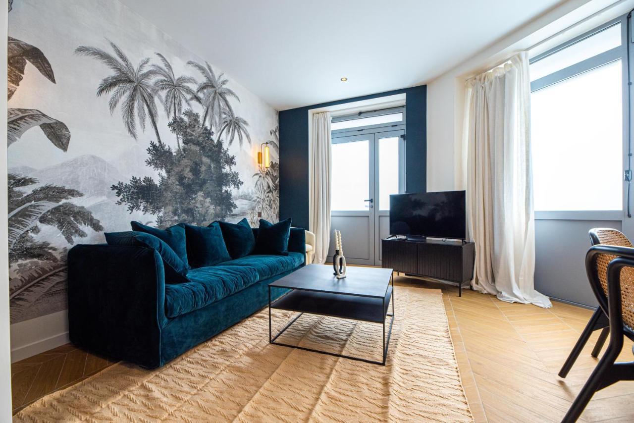 Lovely Close To Eiffel Tower