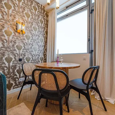 Lovely Close To Eiffel Tower Parigi
