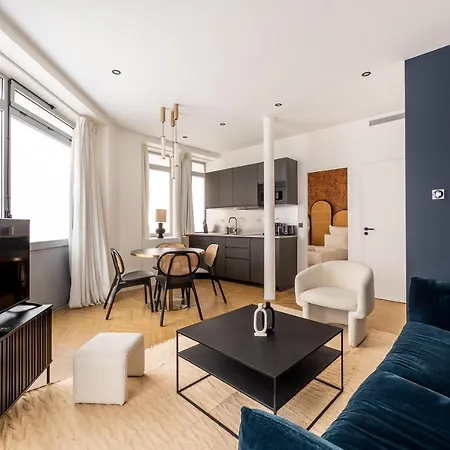 Lovely Close To Eiffel Tower Parigi